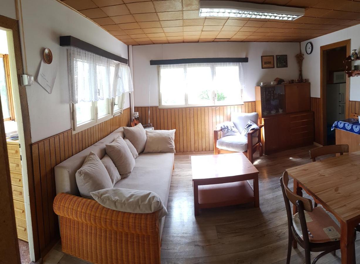 Chata pod hradem Lukov u Zlína Lukov (Zlin) Exterior foto
